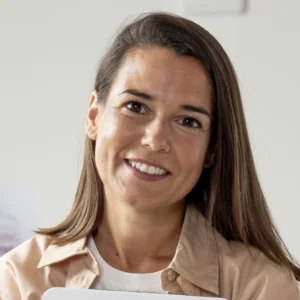 Madre eligiendo el Colegio Agnes Gonxha para la educación de sus hijos